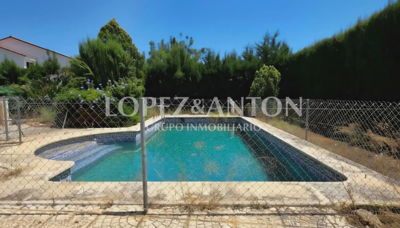 Chalet de 4 habitaciones en San Antonio de Benagéber en venta con piscina garaje - 490.000 € (Ref: 9981239)