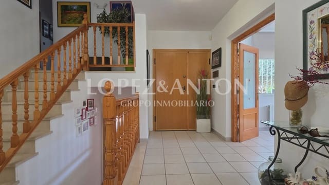 5 bedroom Villa for sale in L'Eliana with pool garage - € 700,000 (Ref: 9997641)