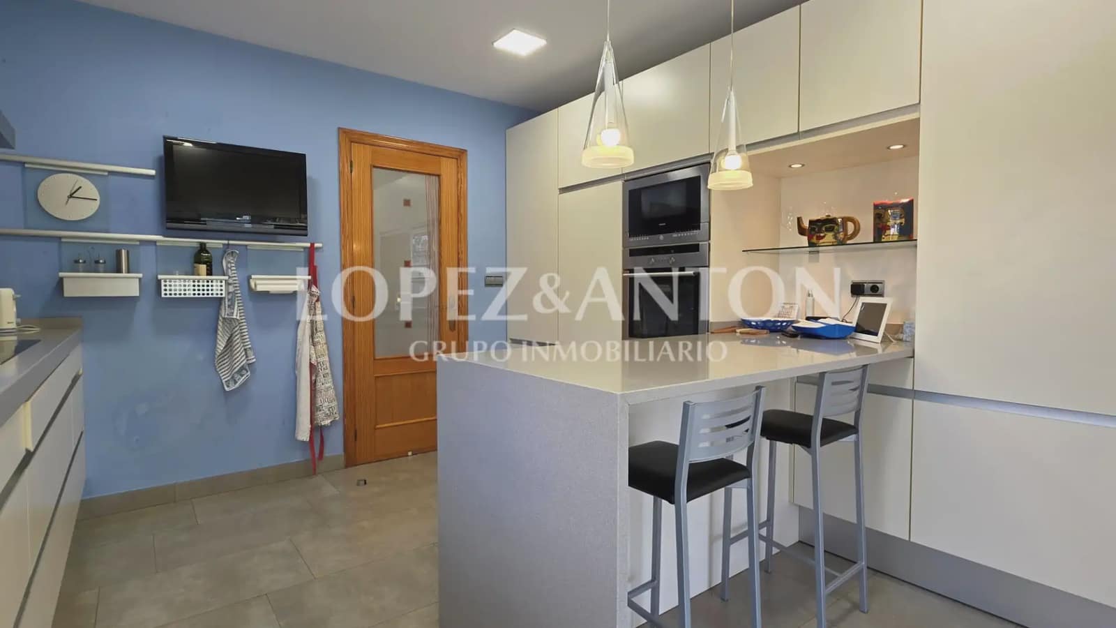 5 bedroom Villa for sale in L'Eliana with pool garage - € 700,000 (Ref: 9997641)