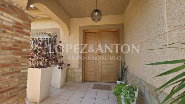 5 bedroom Villa for sale in L'Eliana with pool garage - € 700,000 (Ref: 9997641)