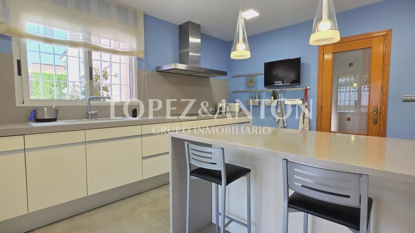 5 bedroom Villa for sale in L'Eliana with pool garage - € 700,000 (Ref: 9997641)