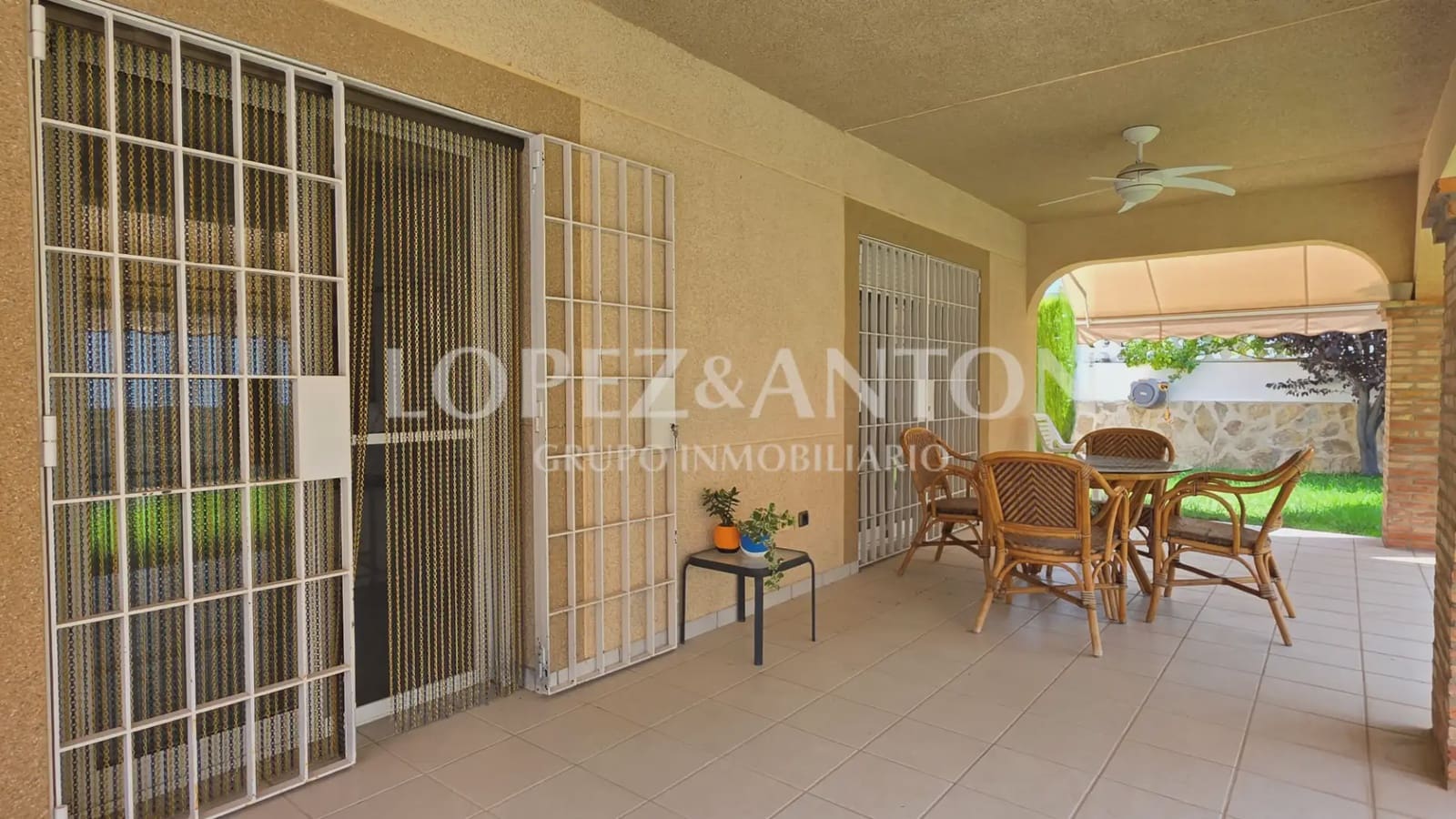 5 bedroom Villa for sale in L'Eliana with pool garage - € 700,000 (Ref: 9997641)