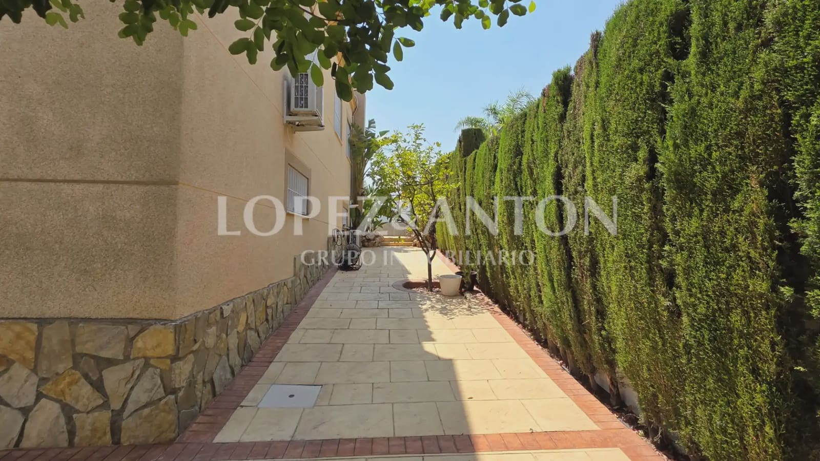 5 bedroom Villa for sale in L'Eliana with pool garage - € 700,000 (Ref: 9997641)