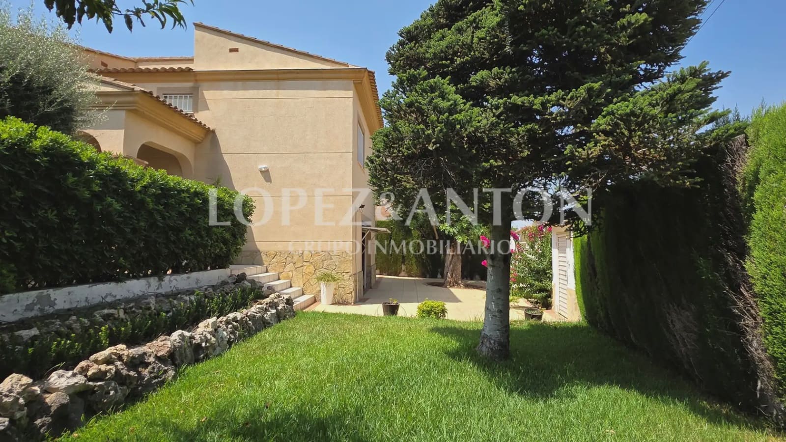 5 bedroom Villa for sale in L'Eliana with pool garage - € 700,000 (Ref: 9997641)