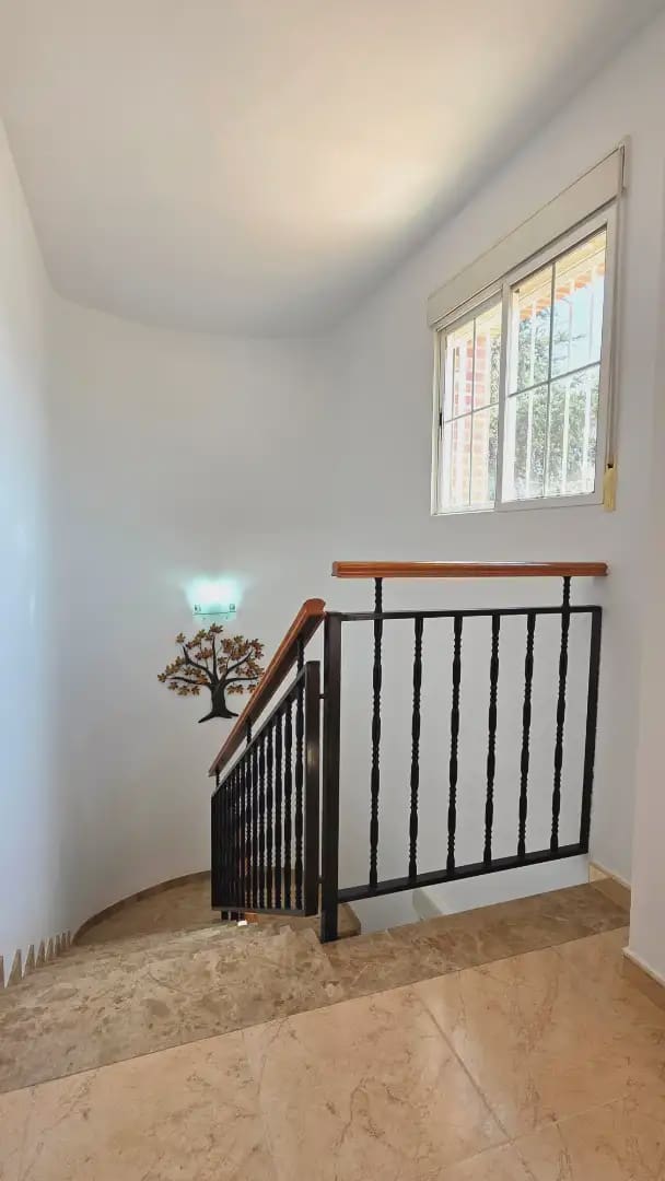 5 sypialnia Dom blizniak na sprzedaż w L'Eliana z basenem garażem - 550 000 € (Ref: 9997842)