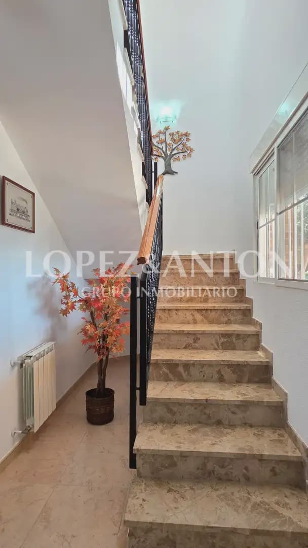 5 sypialnia Dom blizniak na sprzedaż w L'Eliana z basenem garażem - 550 000 € (Ref: 9997842)