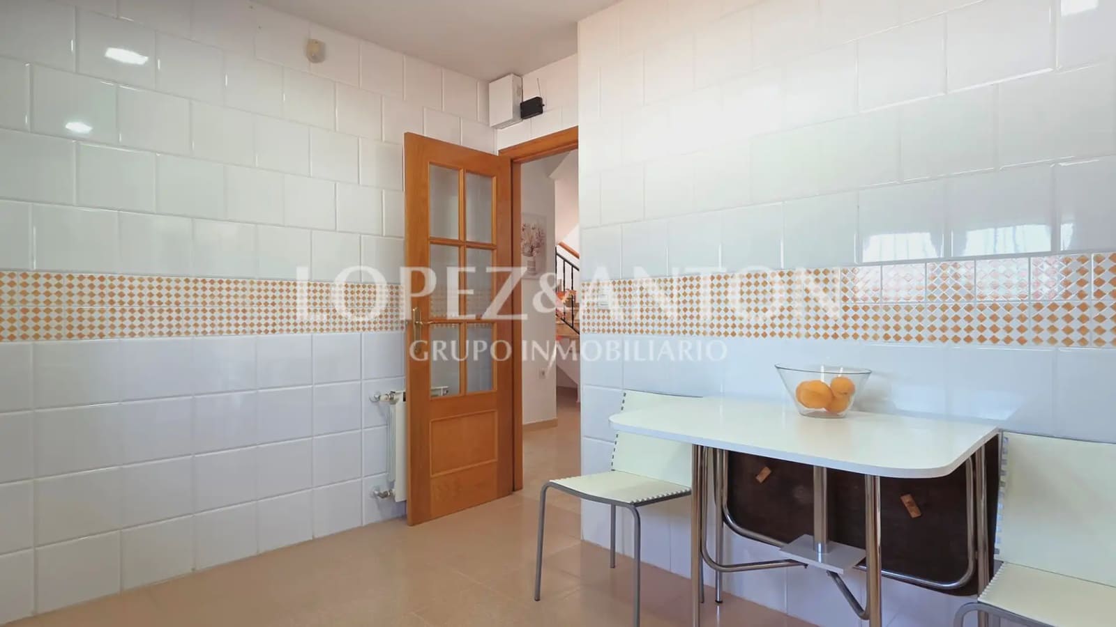 5 sypialnia Dom blizniak na sprzedaż w L'Eliana z basenem garażem - 550 000 € (Ref: 9997842)