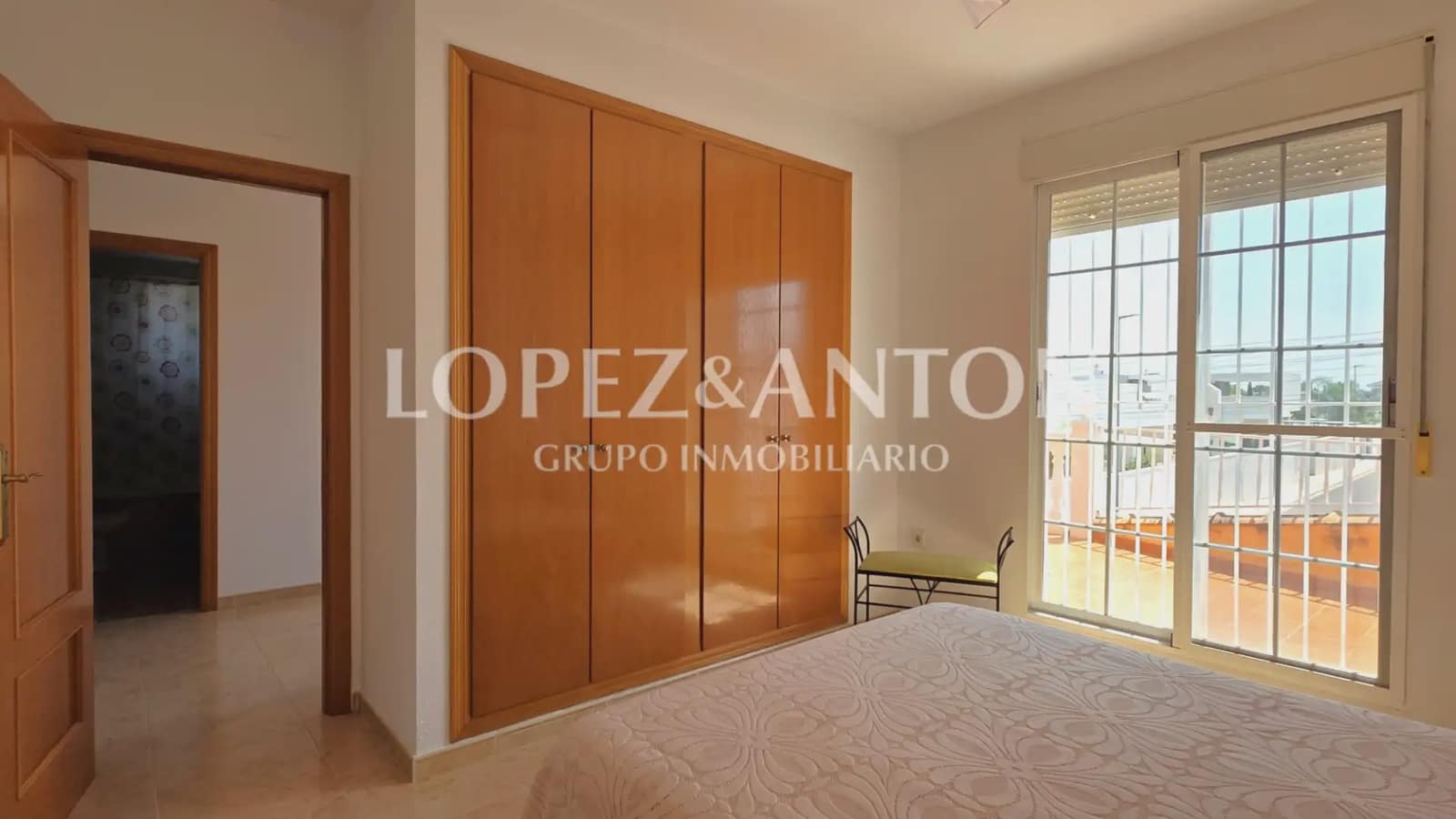 5 sypialnia Dom blizniak na sprzedaż w L'Eliana z basenem garażem - 550 000 € (Ref: 9997842)