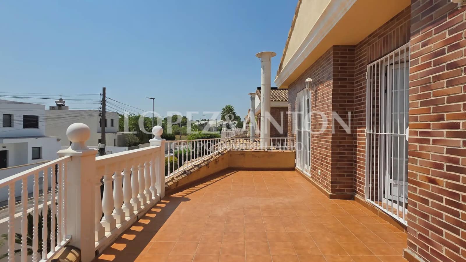 5 sypialnia Dom blizniak na sprzedaż w L'Eliana z basenem garażem - 550 000 € (Ref: 9997842)