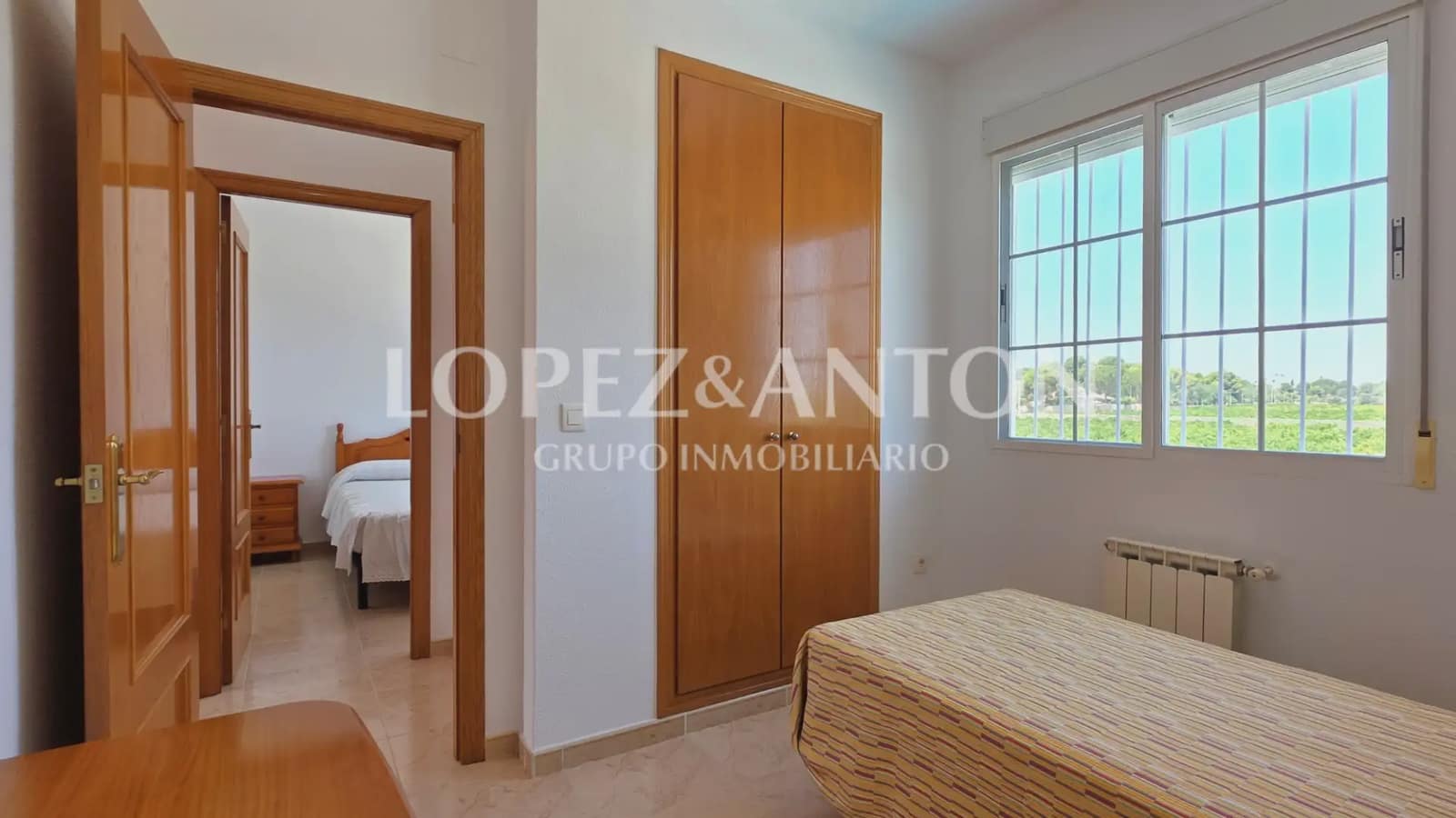 5 sypialnia Dom blizniak na sprzedaż w L'Eliana z basenem garażem - 550 000 € (Ref: 9997842)