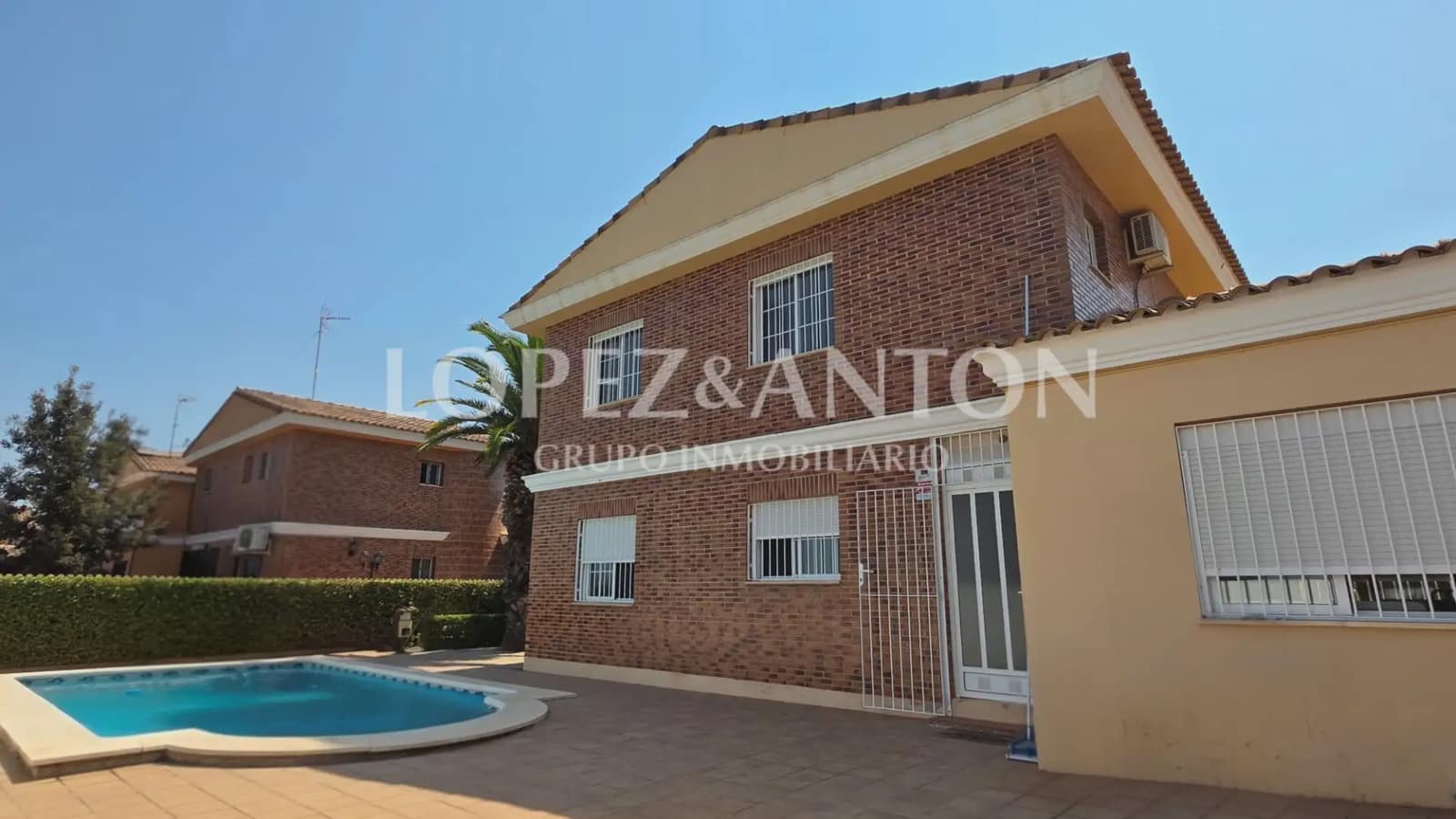 5 sypialnia Dom blizniak na sprzedaż w L'Eliana z basenem garażem - 550 000 € (Ref: 9997842)