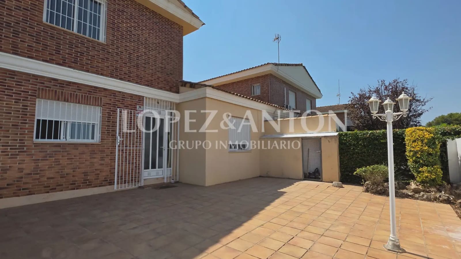 5 sypialnia Dom blizniak na sprzedaż w L'Eliana z basenem garażem - 550 000 € (Ref: 9997842)