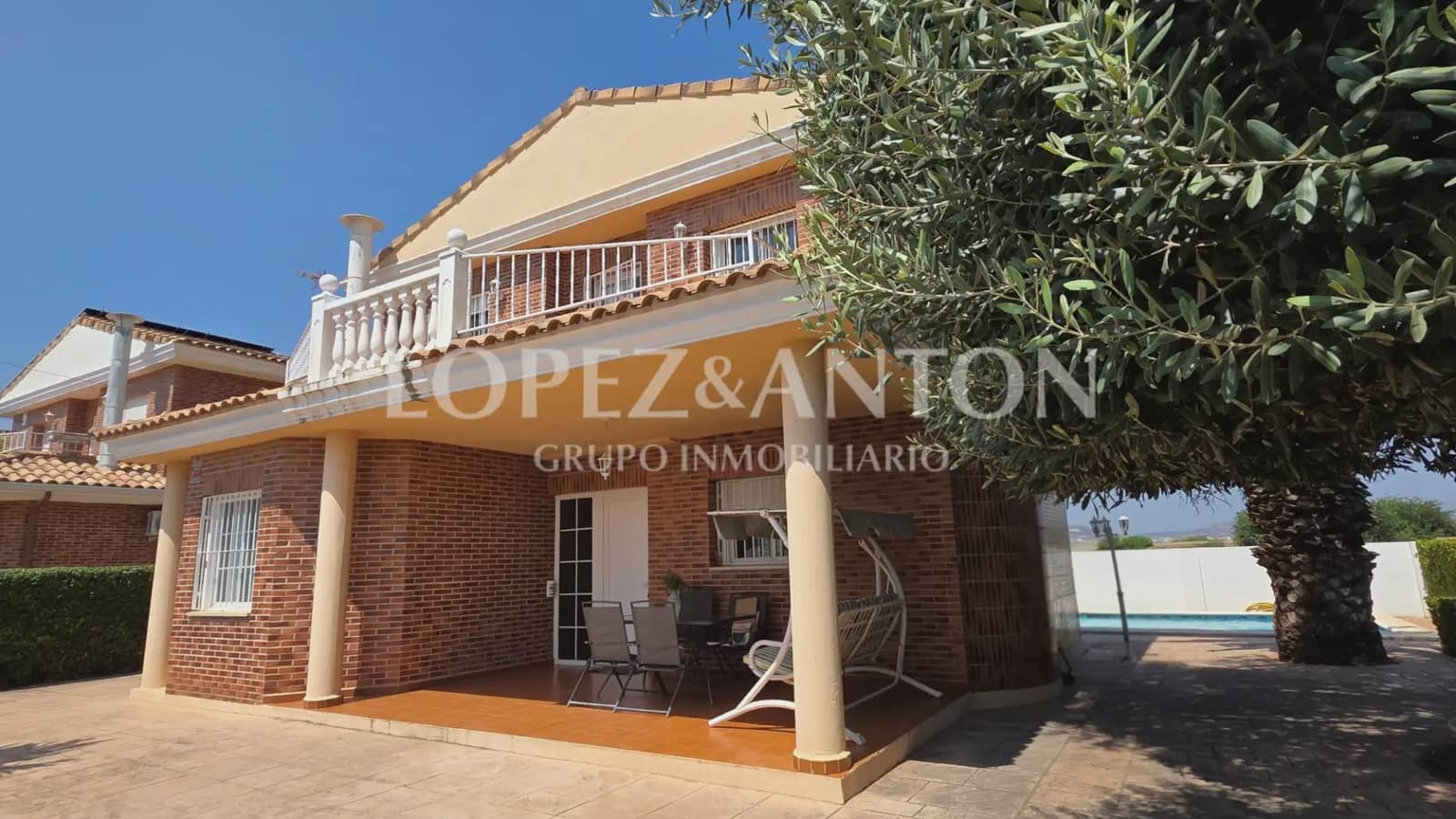 5 sypialnia Dom blizniak na sprzedaż w L'Eliana z basenem garażem - 550 000 € (Ref: 9997842)