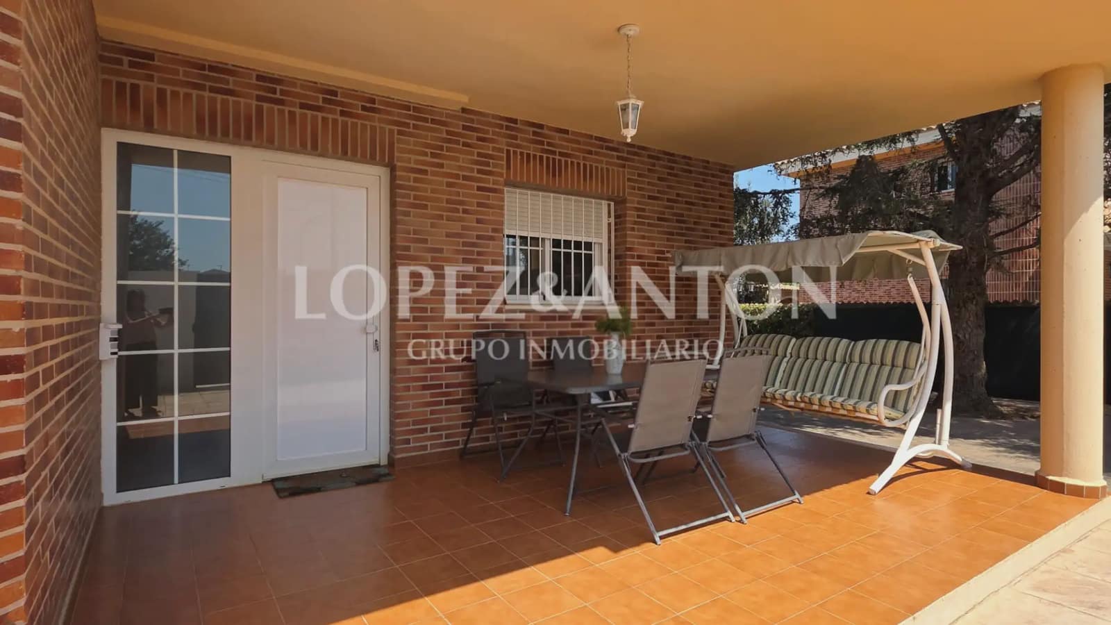 5 sypialnia Dom blizniak na sprzedaż w L'Eliana z basenem garażem - 550 000 € (Ref: 9997842)