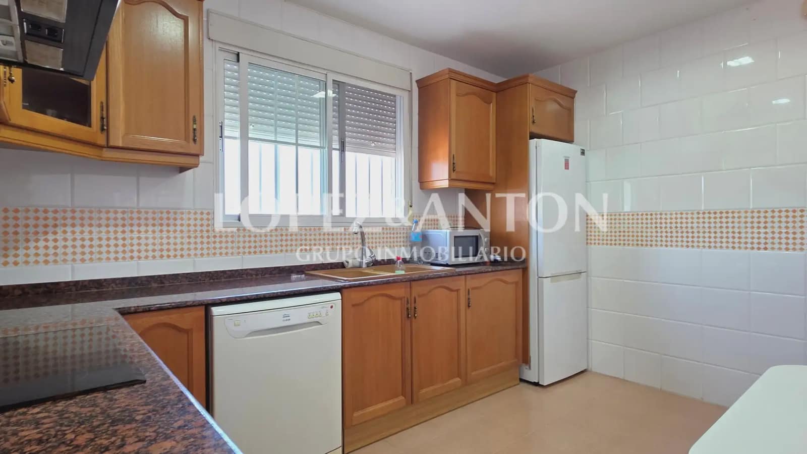 5 sypialnia Dom blizniak na sprzedaż w L'Eliana z basenem garażem - 550 000 € (Ref: 9997842)