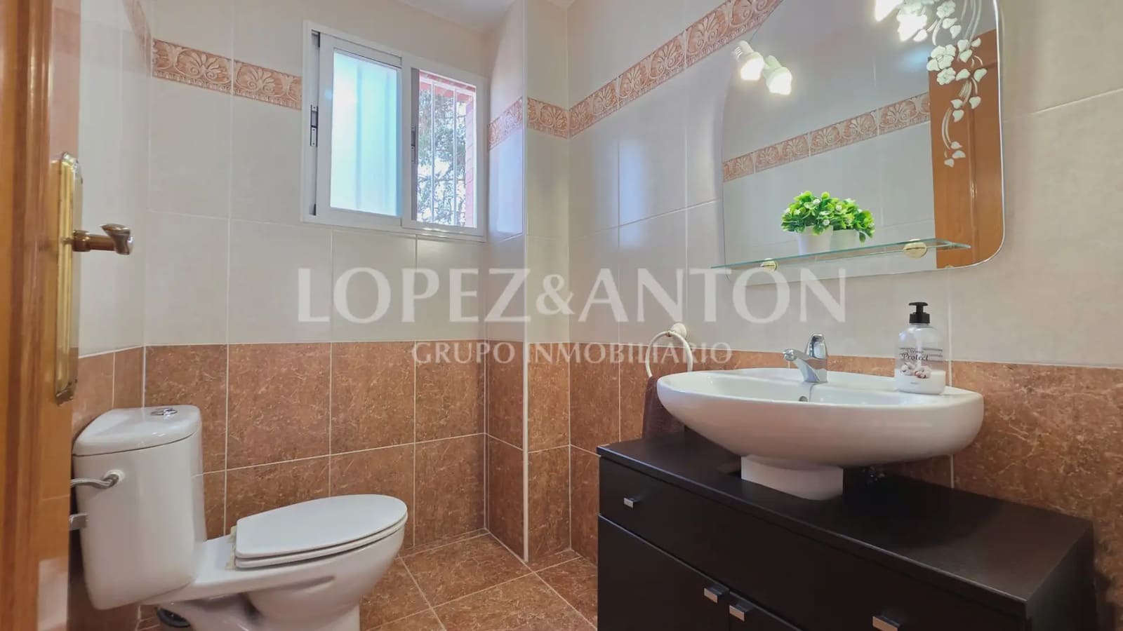 5 sypialnia Dom blizniak na sprzedaż w L'Eliana z basenem garażem - 550 000 € (Ref: 9997842)