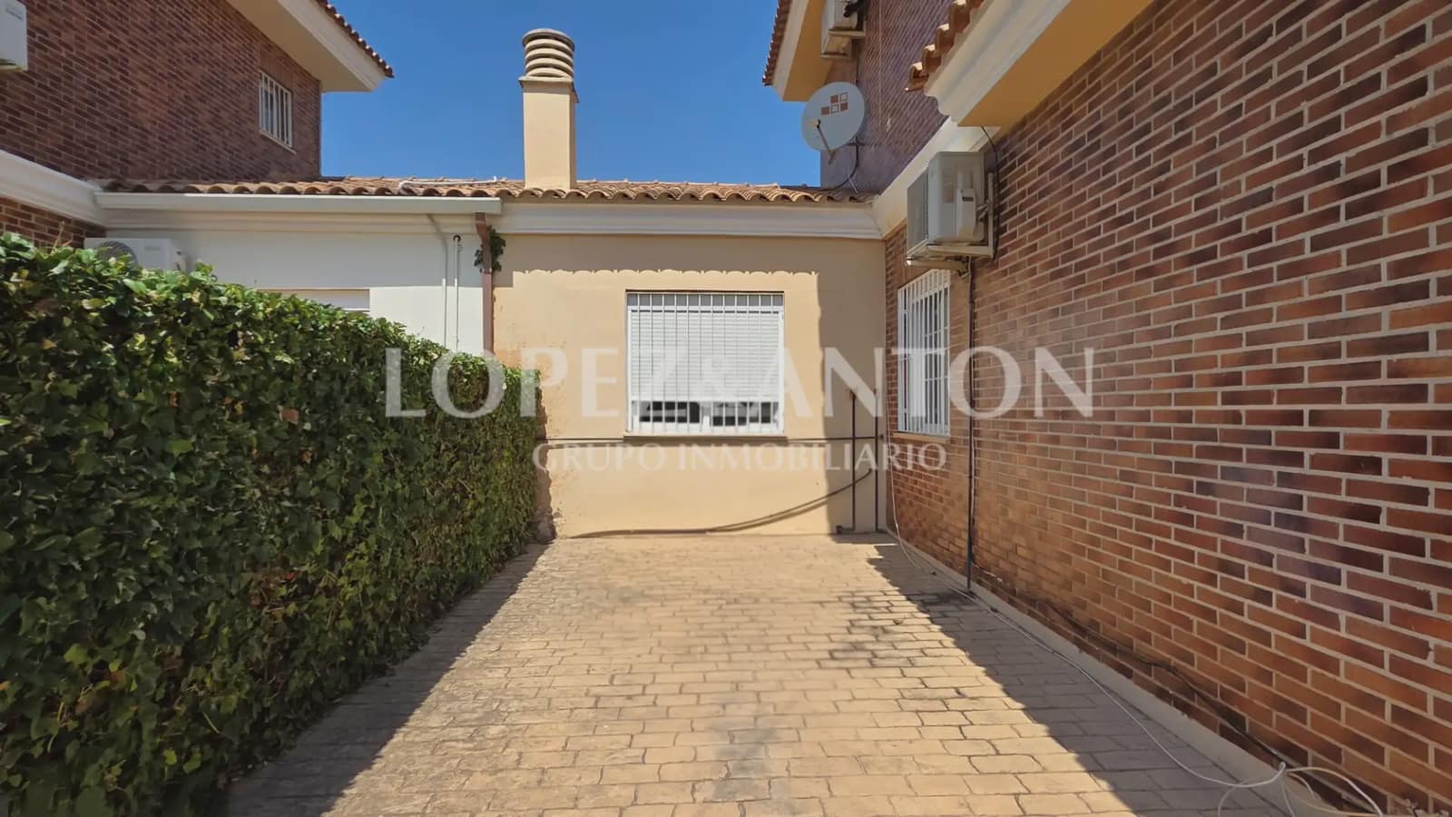 5 sypialnia Dom blizniak na sprzedaż w L'Eliana z basenem garażem - 550 000 € (Ref: 9997842)