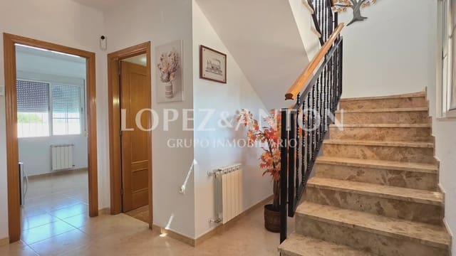 5 sypialnia Dom blizniak na sprzedaż w L'Eliana z basenem garażem - 550 000 € (Ref: 9997842)
