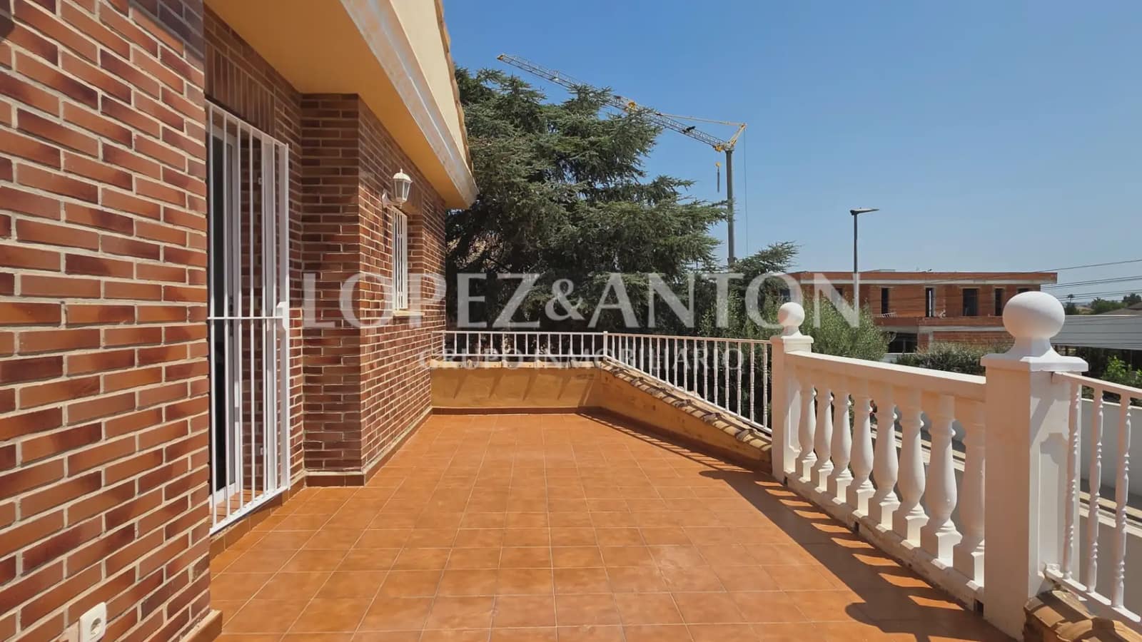 5 sypialnia Dom blizniak na sprzedaż w L'Eliana z basenem garażem - 550 000 € (Ref: 9997842)