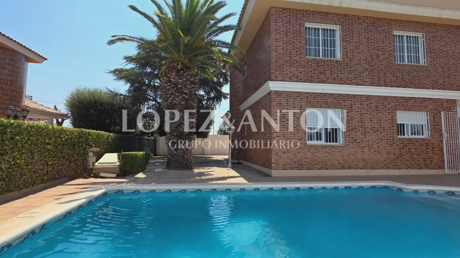 5 sypialnia Dom blizniak na sprzedaż w L'Eliana z basenem garażem - 550 000 € (Ref: 9997842)
