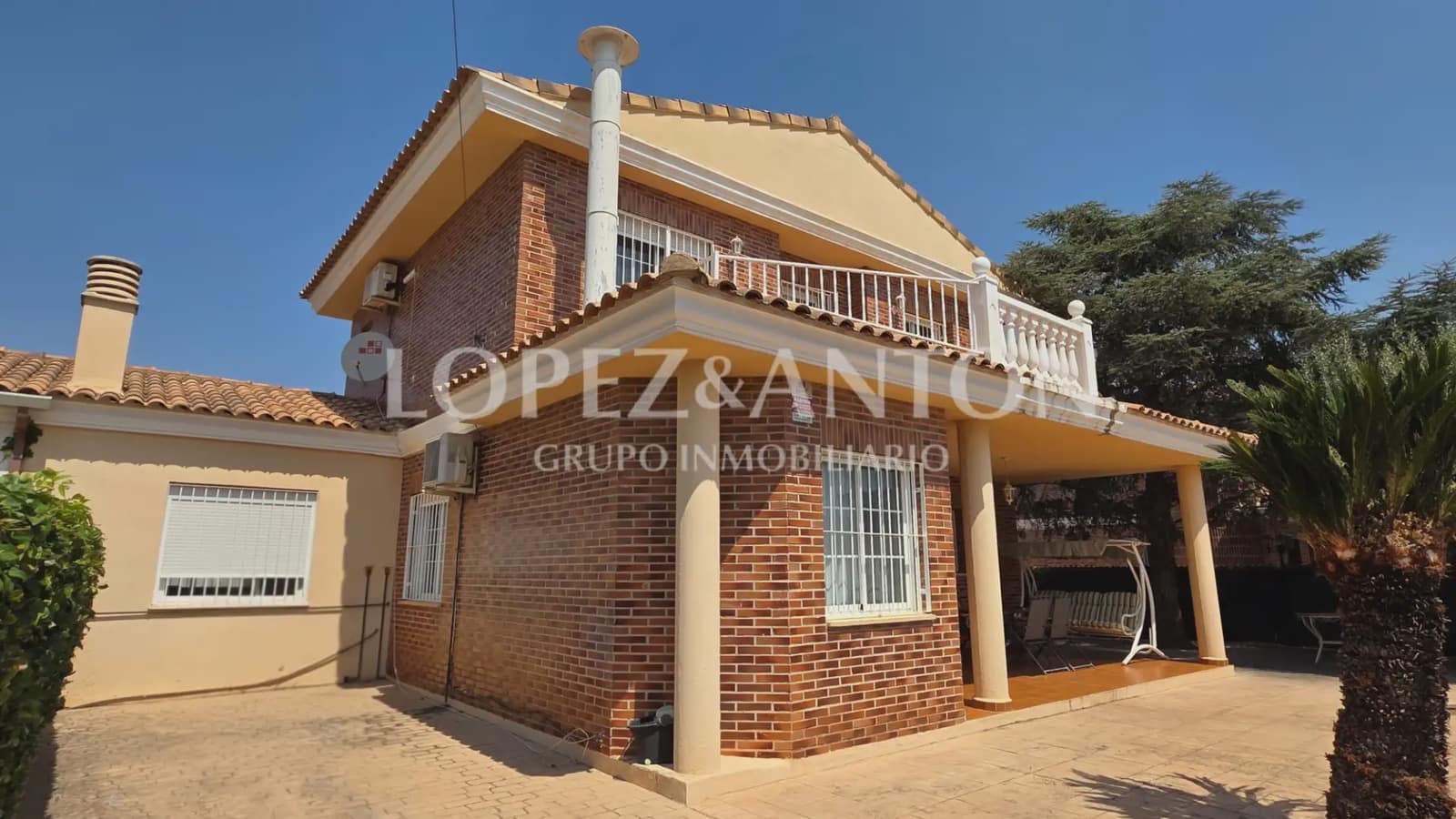 5 sypialnia Dom blizniak na sprzedaż w L'Eliana z basenem garażem - 550 000 € (Ref: 9997842)
