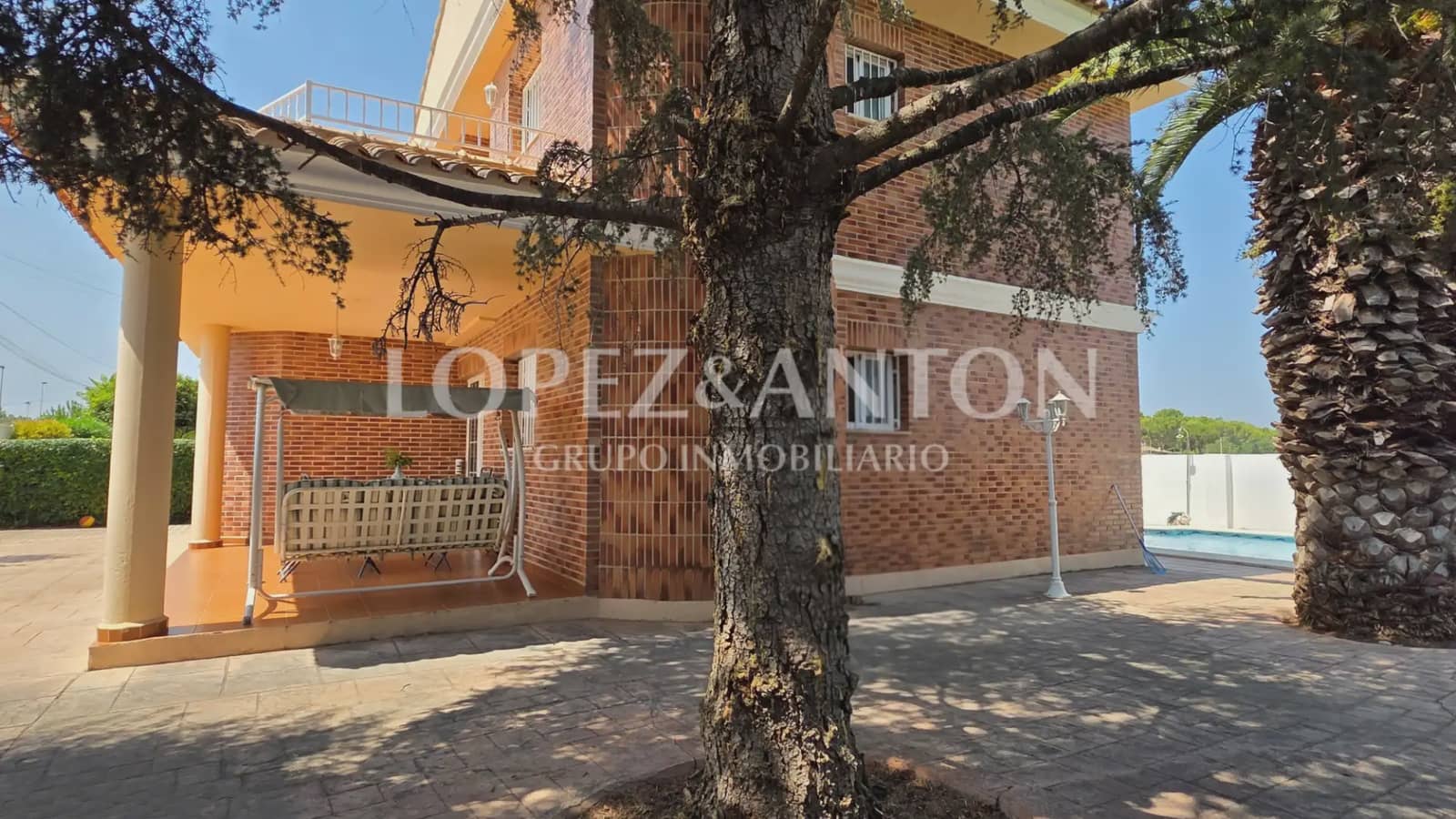 5 sypialnia Dom blizniak na sprzedaż w L'Eliana z basenem garażem - 550 000 € (Ref: 9997842)