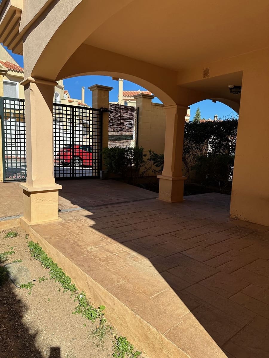 3 soverom Kjedet enebolig til leie i Riviera del Sol - € 2 000 (Ref: 8506157)