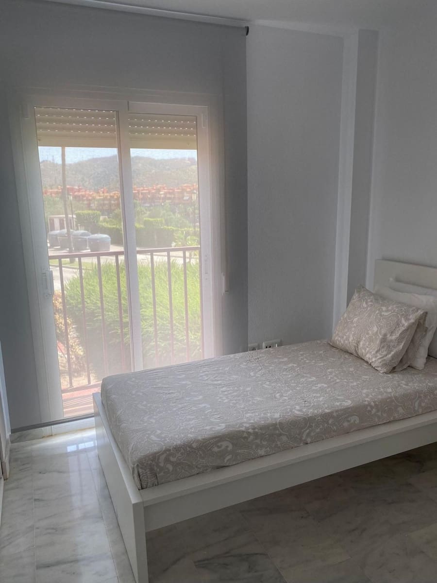 2 slaapkamer Penthouse te huur in La Reserva met zwembad garage - € 1.500 (Ref: 8506162)