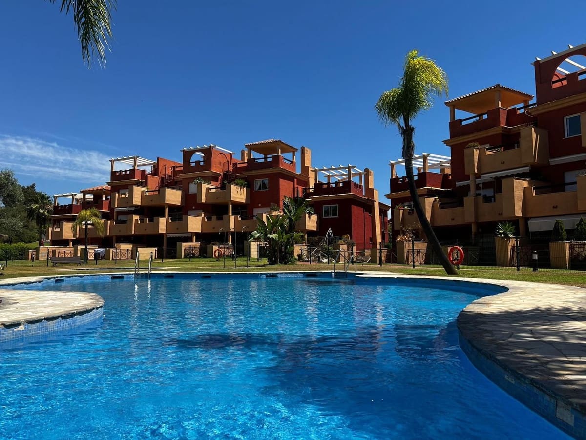 2 slaapkamer Penthouse te huur in La Reserva met zwembad garage - € 1.500 (Ref: 8506162)