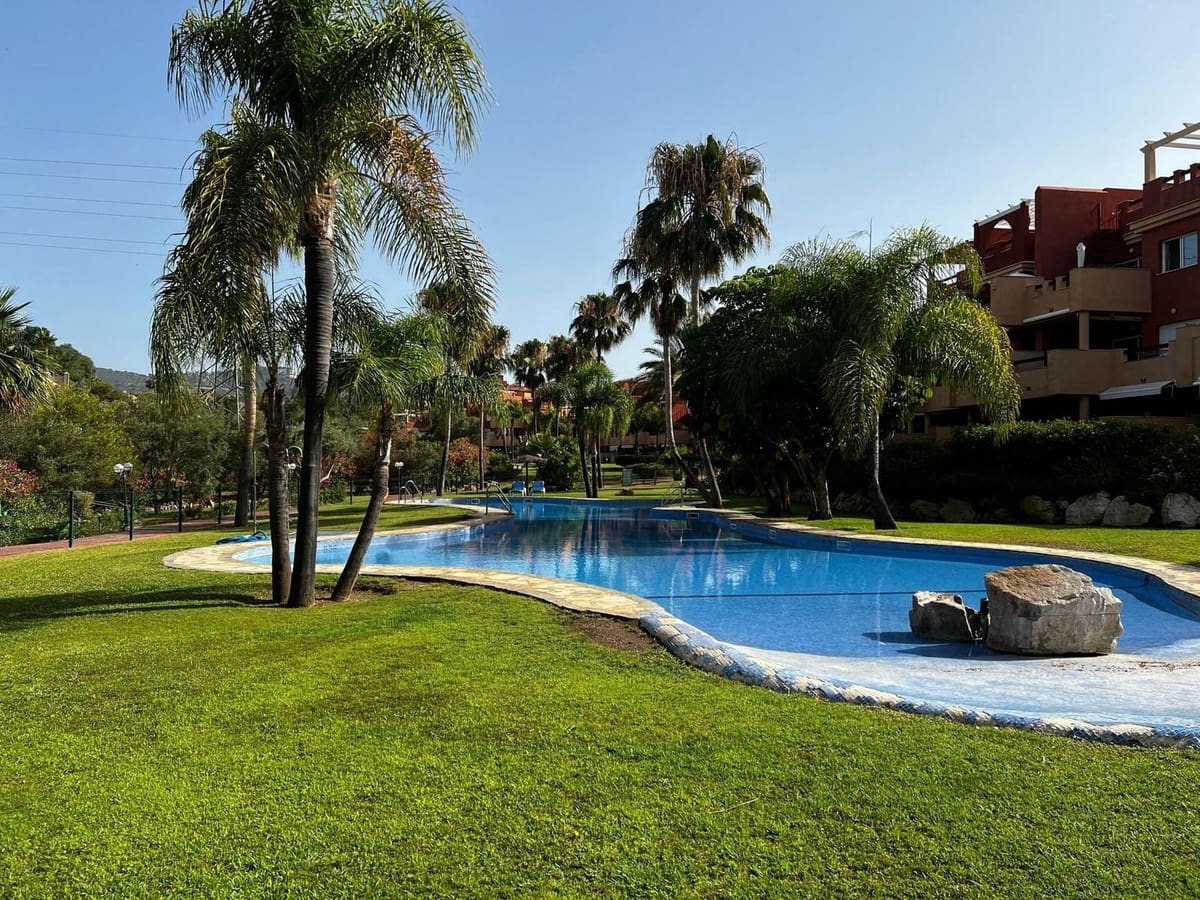 2 slaapkamer Penthouse te huur in La Reserva met zwembad garage - € 1.500 (Ref: 8506162)