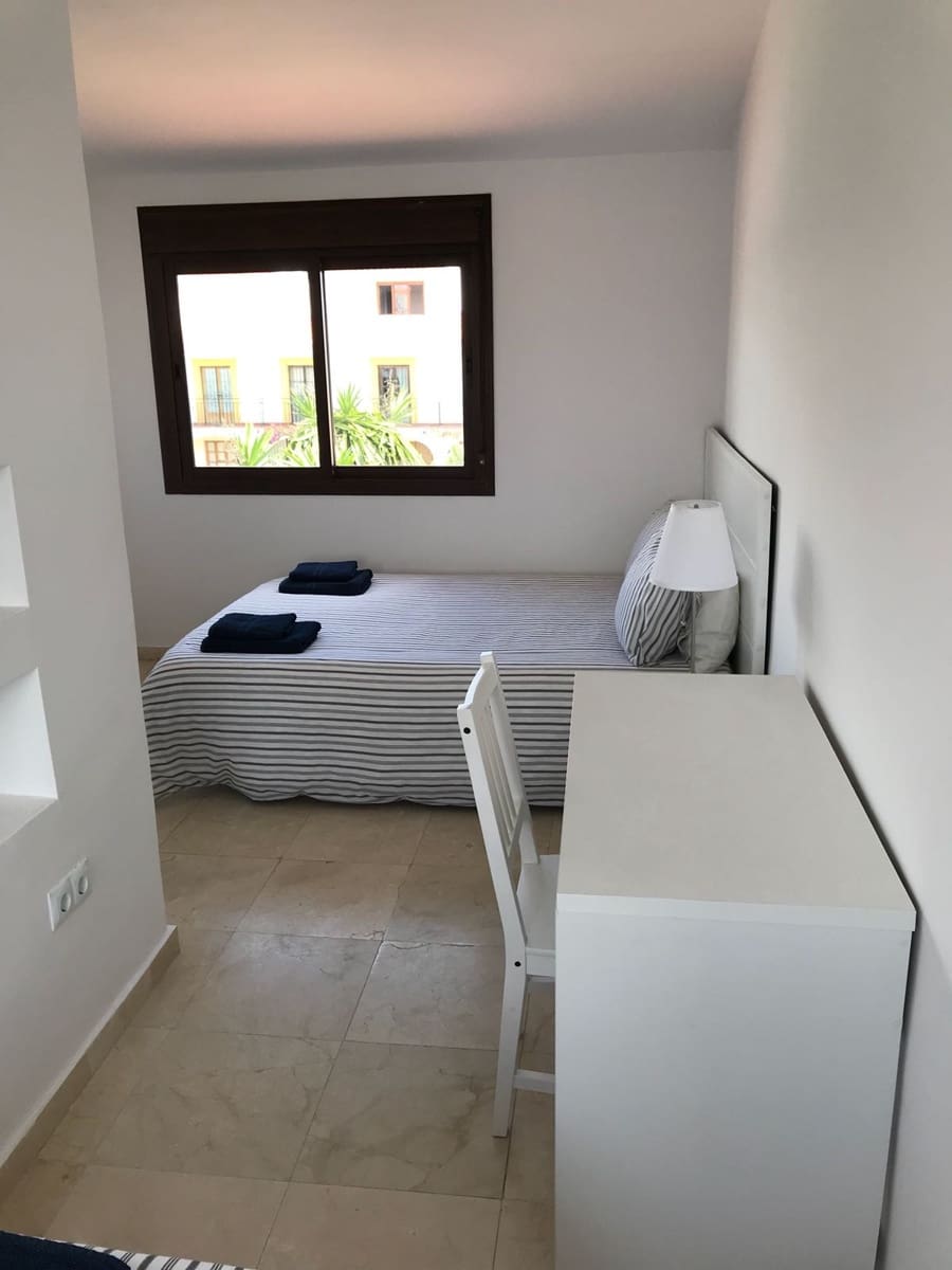 2 soveværelse Byhus til leje i Calypso med swimmingpool - € 1.300 (Ref: 8506168)