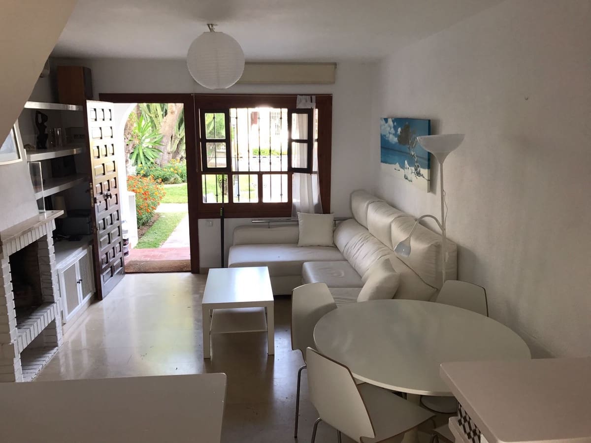 2 soveværelse Byhus til leje i Calypso med swimmingpool - € 1.300 (Ref: 8506168)