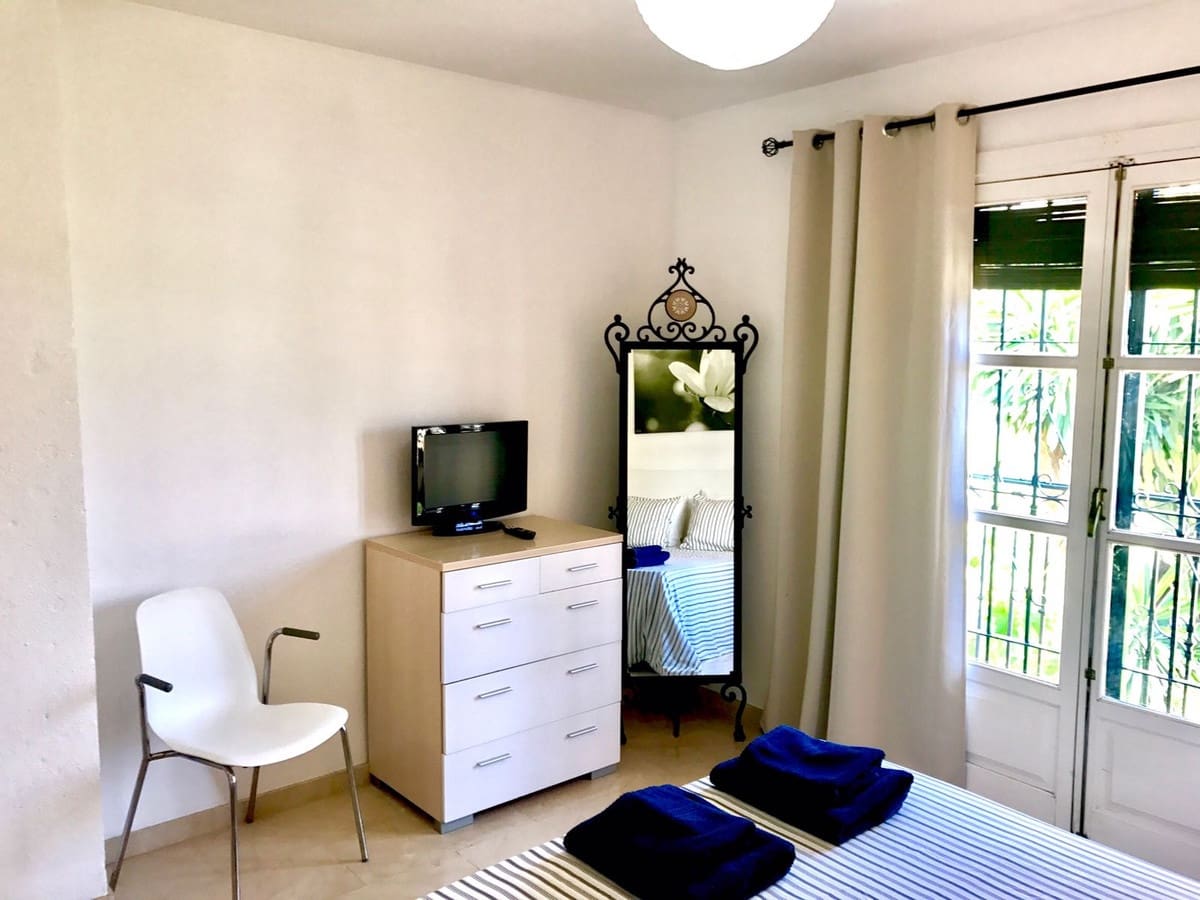 2 soveværelse Byhus til leje i Calypso med swimmingpool - € 1.300 (Ref: 8506168)