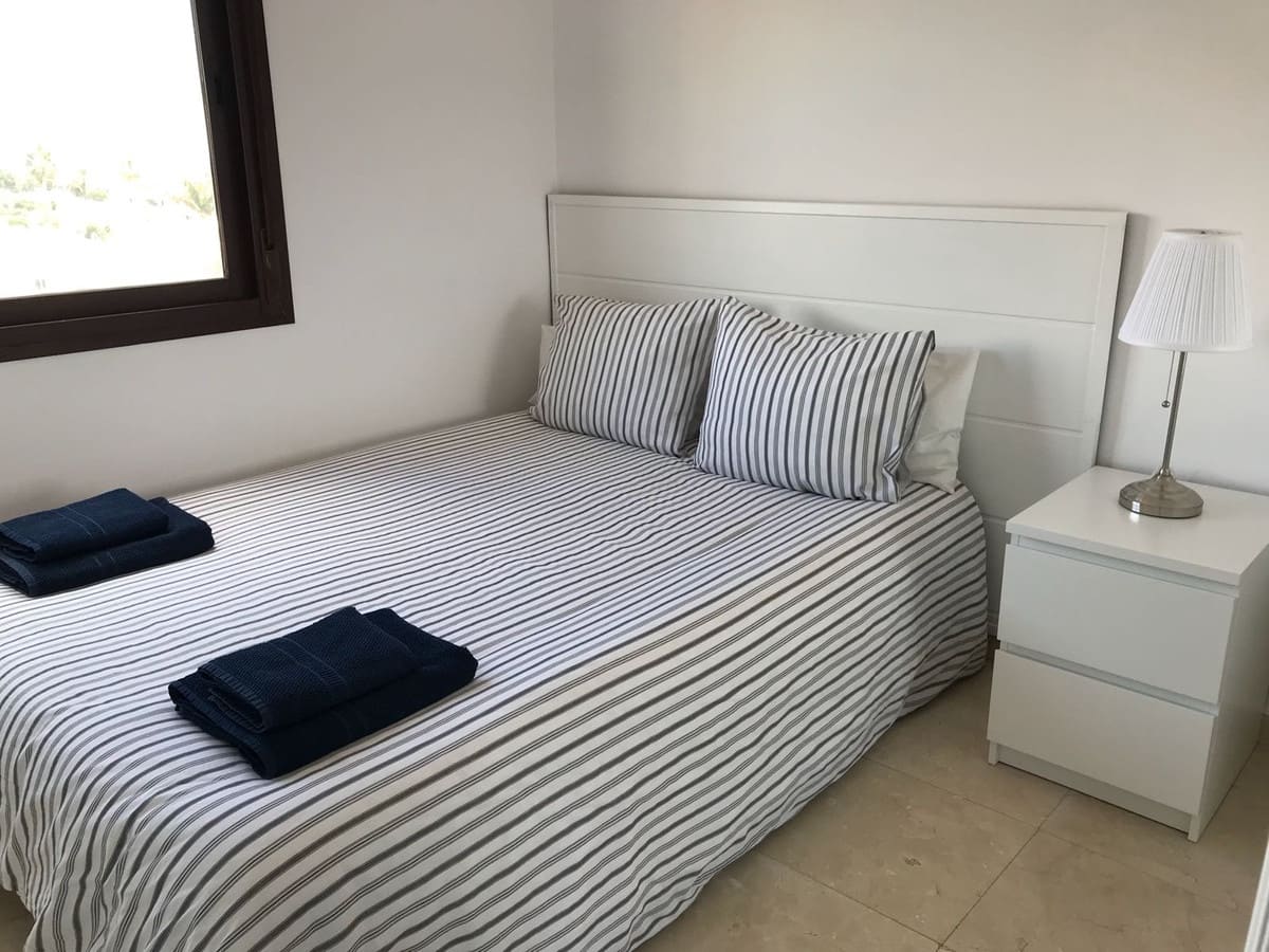 2 soveværelse Byhus til leje i Calypso med swimmingpool - € 1.300 (Ref: 8506168)