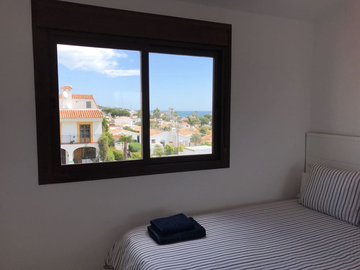 2 soveværelse Byhus til leje i Calypso med swimmingpool - € 1.300 (Ref: 8506168)