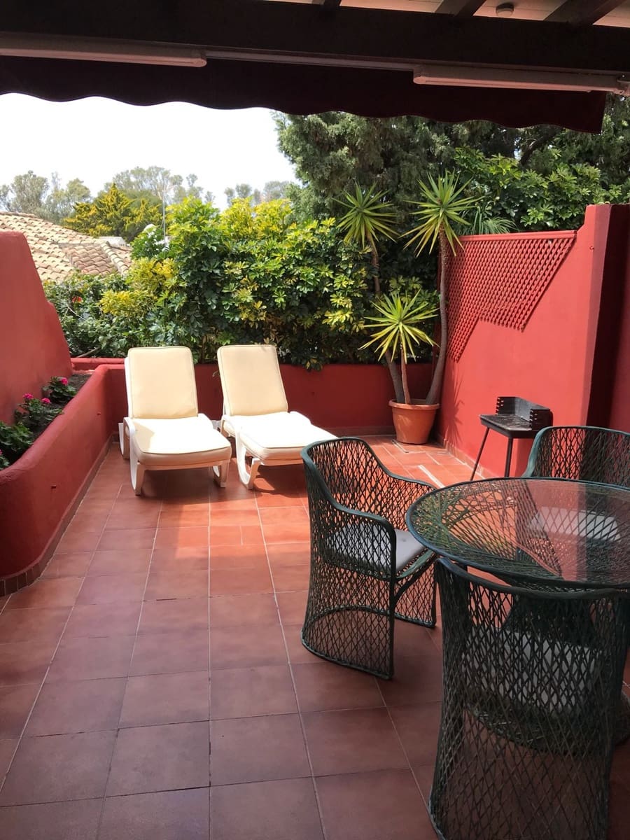 2 soveværelse Byhus til leje i Calypso med swimmingpool - € 1.300 (Ref: 8506168)