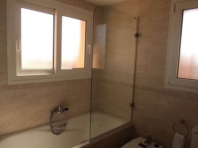 3 makuuhuone Paritalo vuokrattavana paikassa Riviera del Sol mukana uima-altaan 
autotalli - 2 000 € (Ref: 8506298)