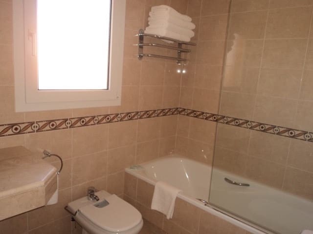 3 makuuhuone Paritalo vuokrattavana paikassa Riviera del Sol mukana uima-altaan 
autotalli - 2 000 € (Ref: 8506298)