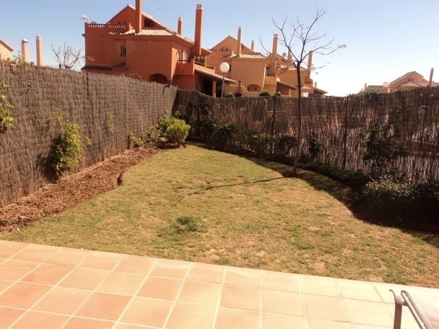 3 soveværelse Semi-Rækkehus til leje i Riviera del Sol, Mijas med swimmingpool garage - € 2.000 (Ref: 8506298)