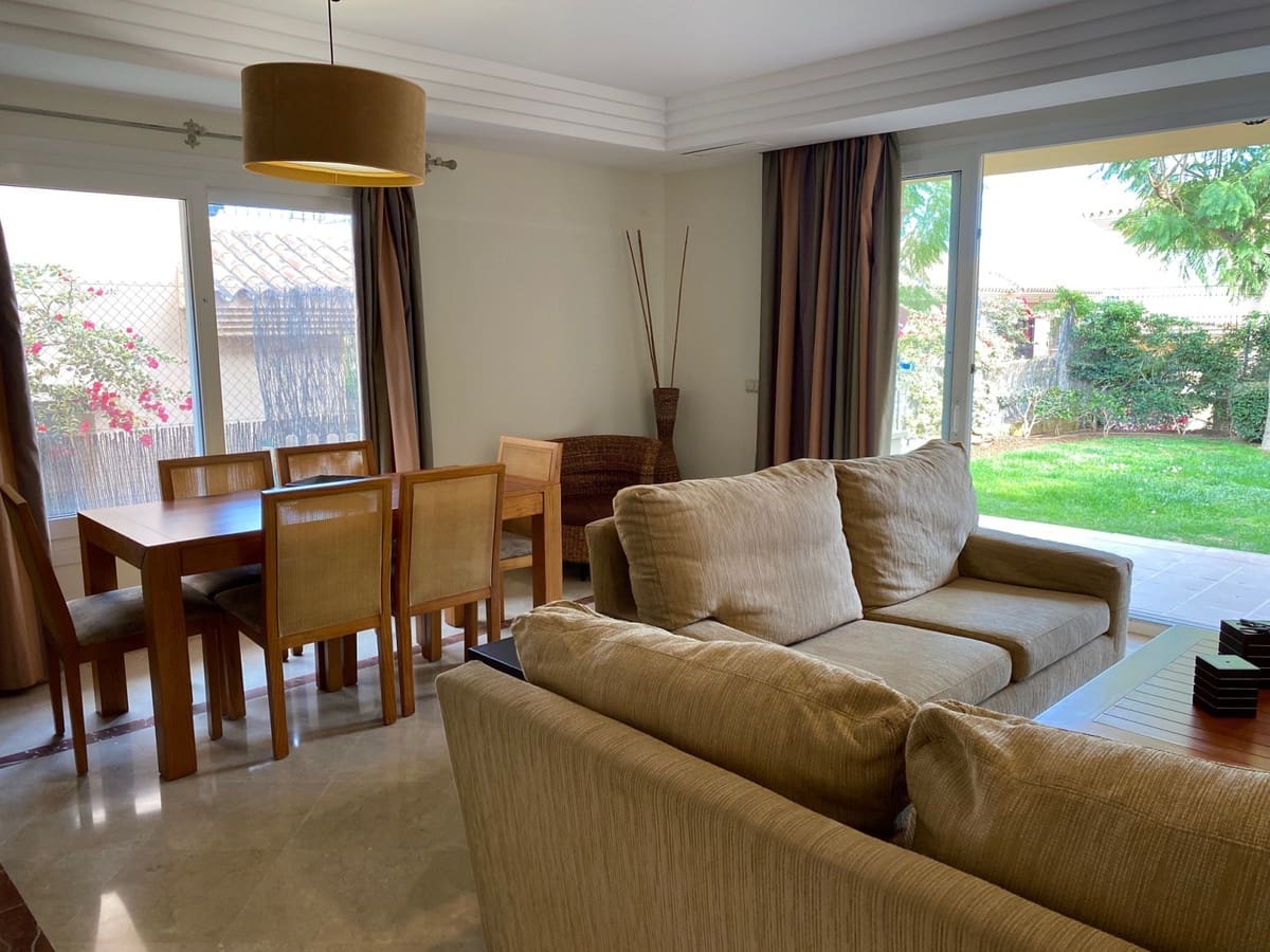 3 soveværelse Byhus til leje i Riviera del Sol med swimmingpool garage - € 2.000 (Ref: 8510571)