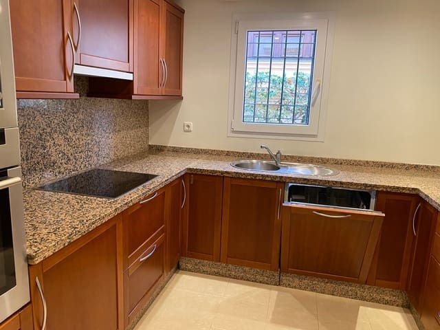 3 sypialnia Dom do wynajęcia w Riviera del Sol, Mijas z basenem garażem - 2 000 € (Ref: 8510571)