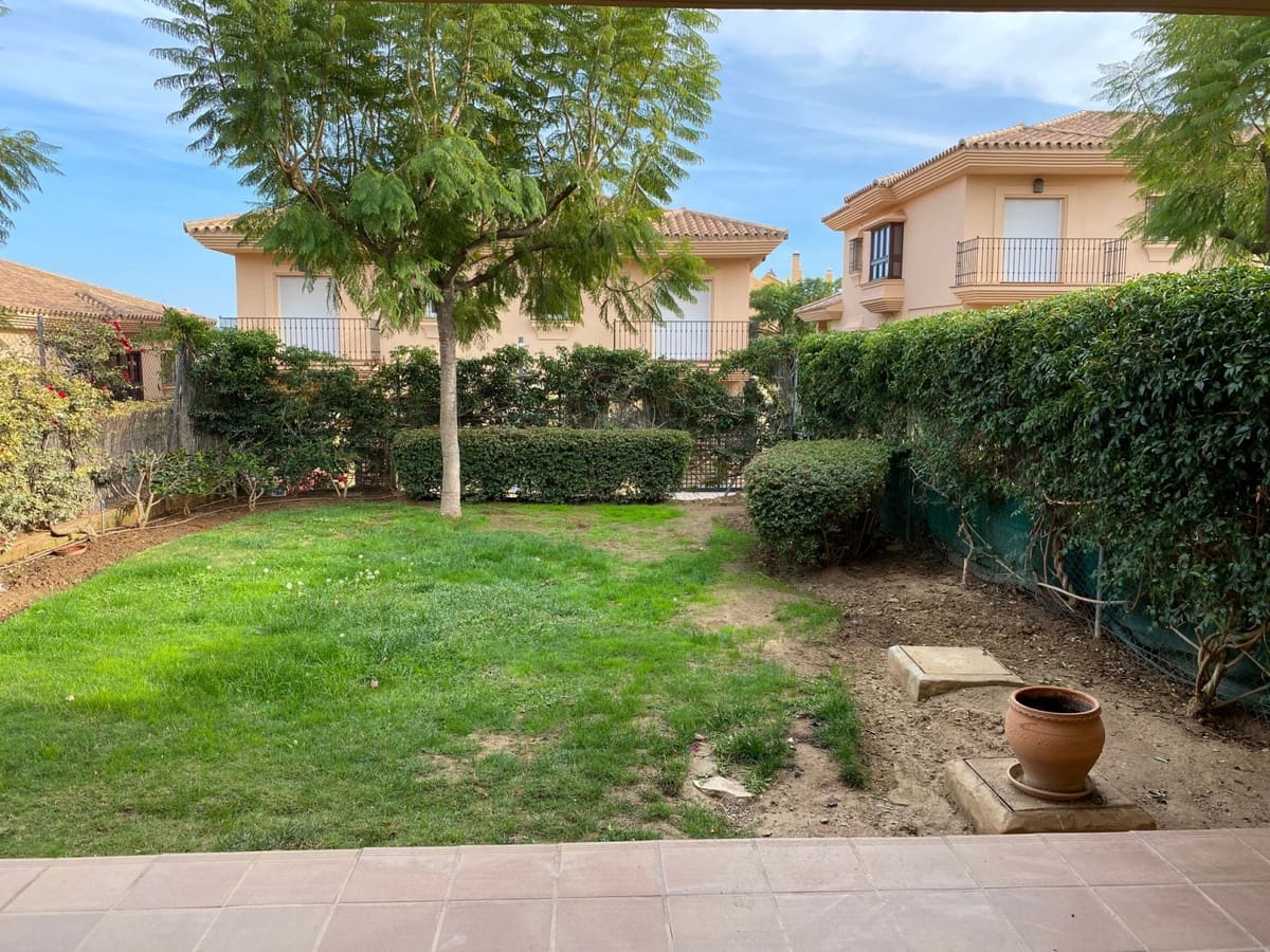 3 soveværelse Byhus til leje i Riviera del Sol med swimmingpool garage - € 2.000 (Ref: 8510571)