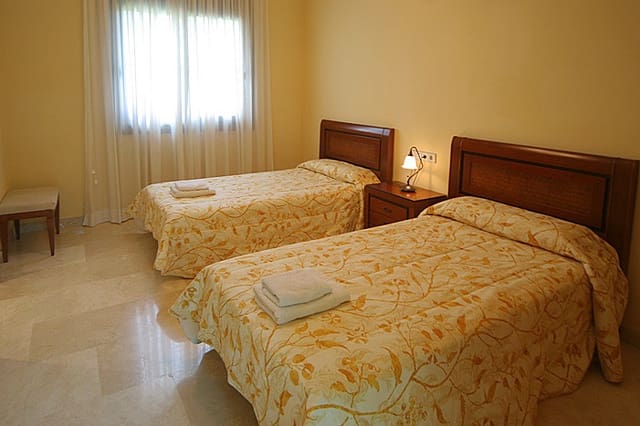 Chalet de 4 habitaciones en Mijas Golf, Mijas en venta con piscina garaje - 1.500.000 € (Ref: 8528231)