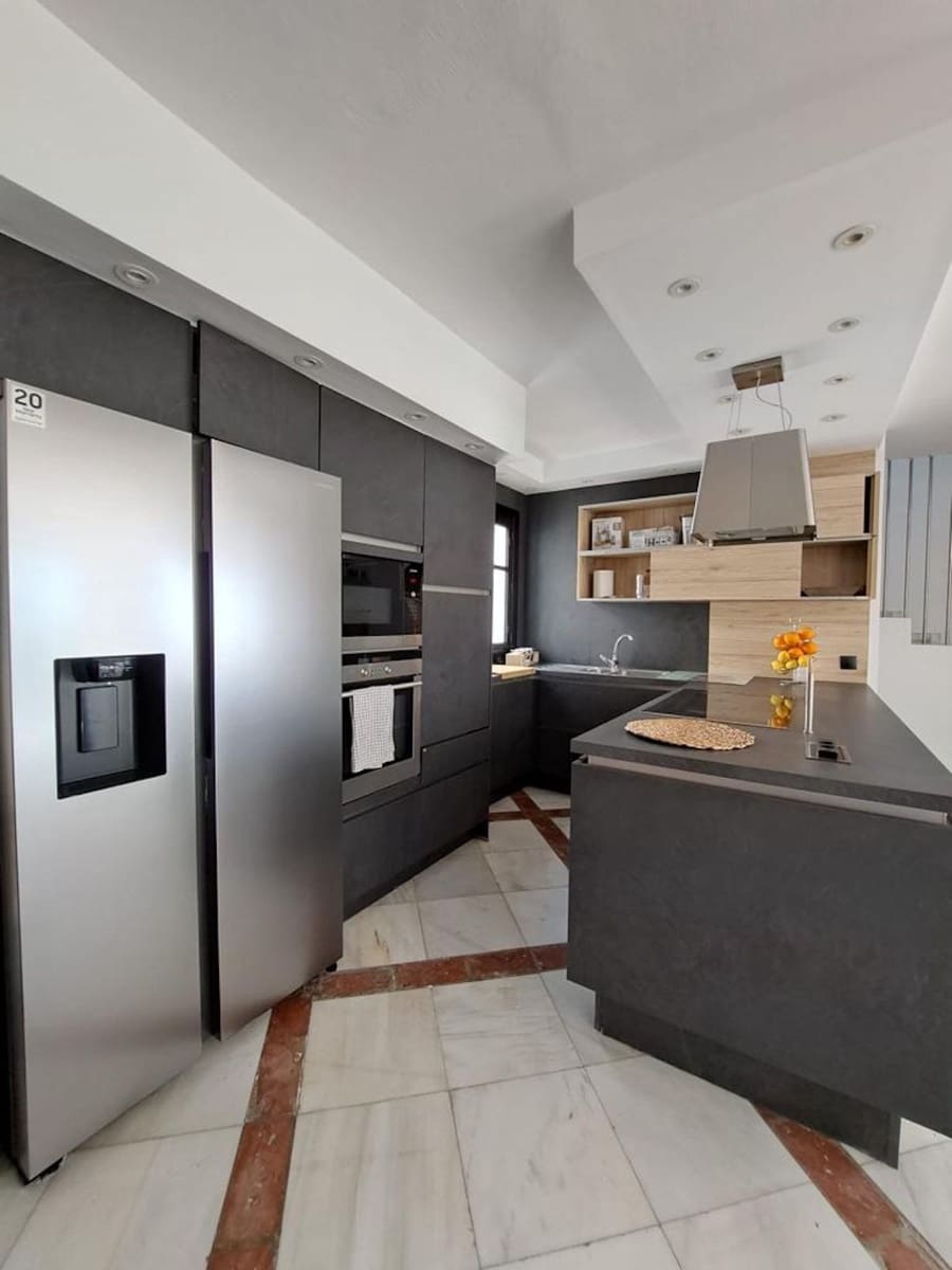 5 Zimmer Villa zu vermieten in Estepona mit Pool Garage - 5.250 € (Ref: 8548694)