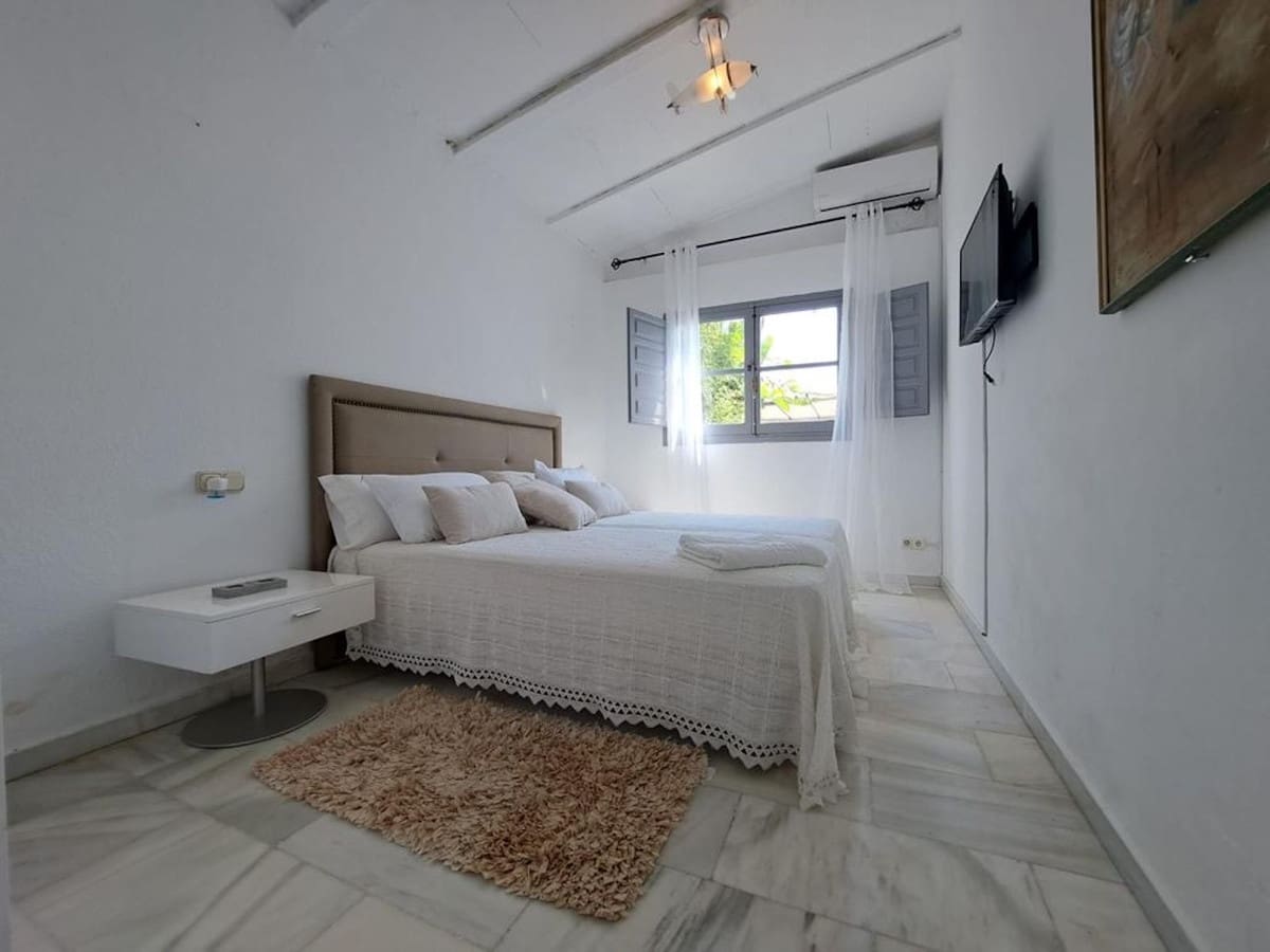 5 Zimmer Villa zu vermieten in Estepona mit Pool Garage - 5.250 € (Ref: 8548694)