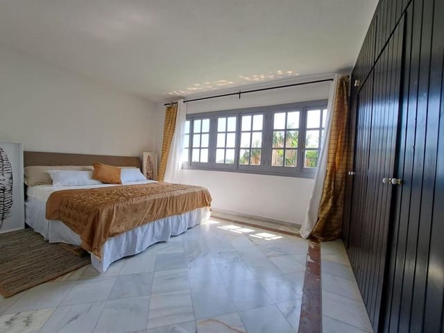 5 soverom Villa til leie i El Velerín, Estepona med svømmebasseng garasje - € 5 250 (Ref: 8548694)