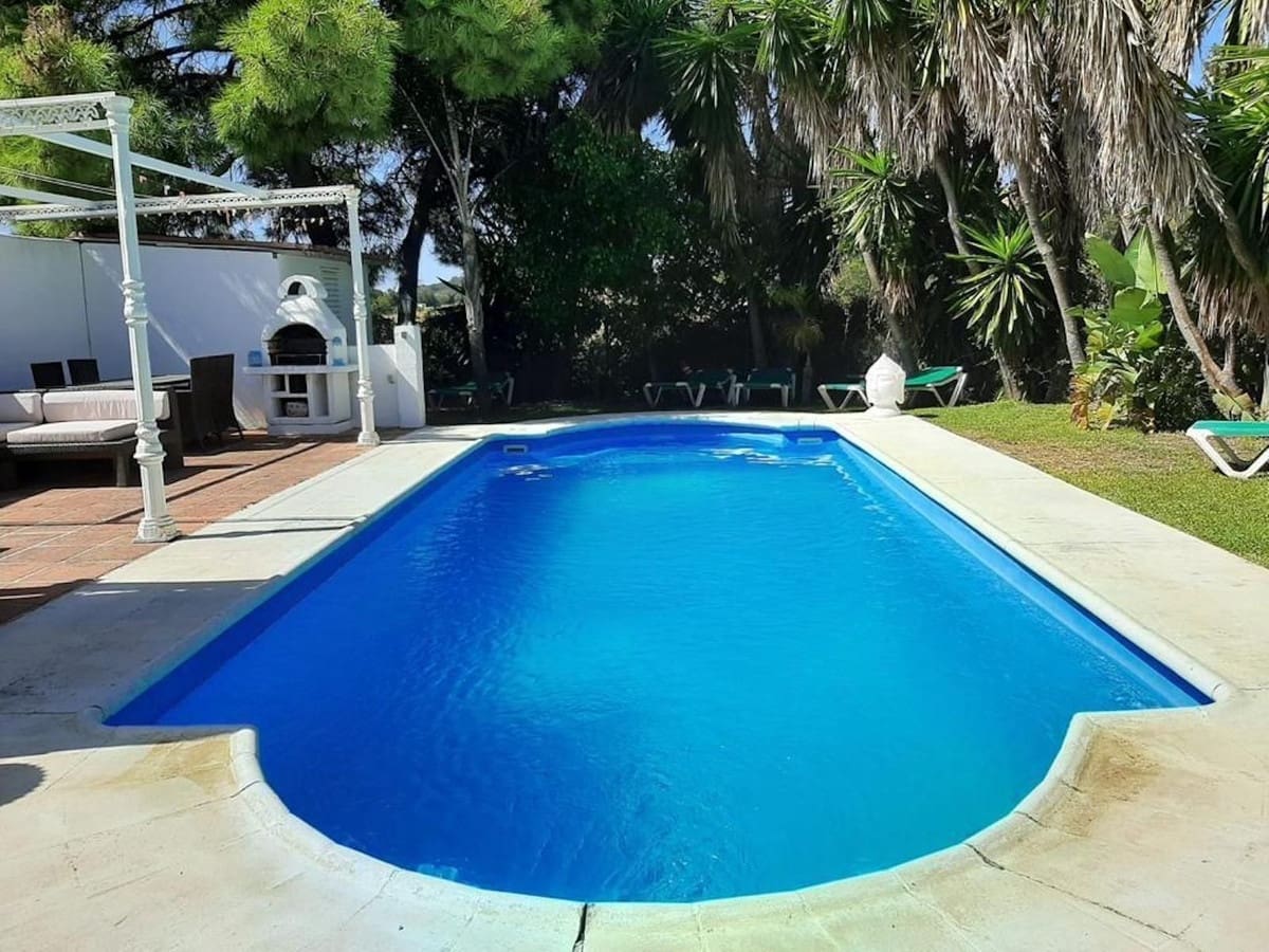 5 Zimmer Villa zu vermieten in Estepona mit Pool Garage - 5.250 € (Ref: 8548694)