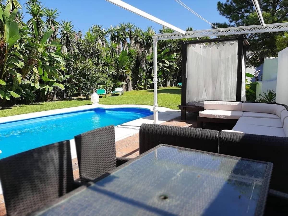 5 Zimmer Villa zu vermieten in Estepona mit Pool Garage - 5.250 € (Ref: 8548694)