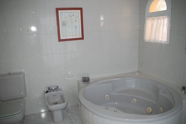 3 soveværelse Villa til leje i Elviria, Marbella med swimmingpool - € 2.900 (Ref: 8550168)