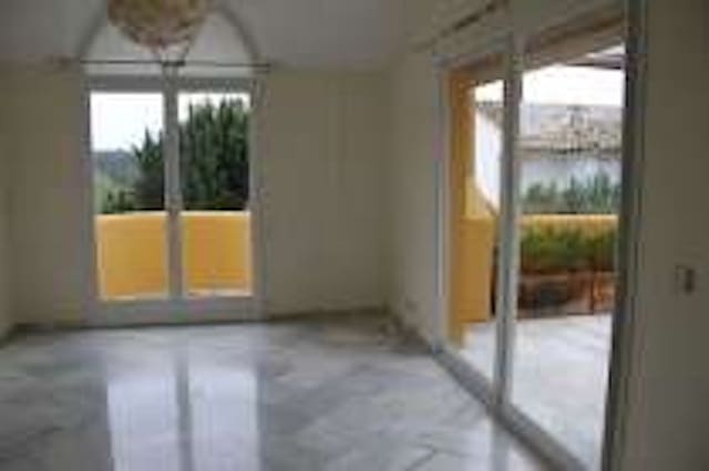 3 soveværelse Villa til leje i Elviria, Marbella med swimmingpool - € 2.900 (Ref: 8550168)